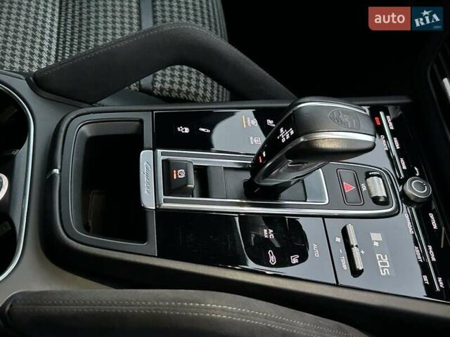 Оранжевый Порше Cayenne Coupe, объемом двигателя 2.89 л и пробегом 137 тыс. км за 69000 $, фото 22 на Automoto.ua