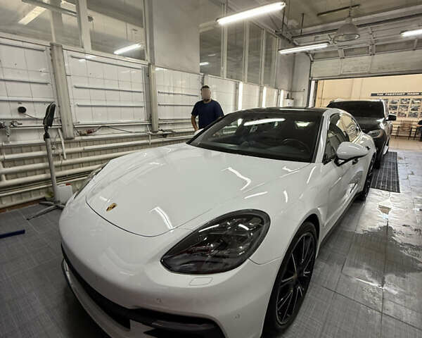 Белый Порше Panamera Sport Turismo, объемом двигателя 2.89 л и пробегом 48 тыс. км за 75000 $, фото 7 на Automoto.ua