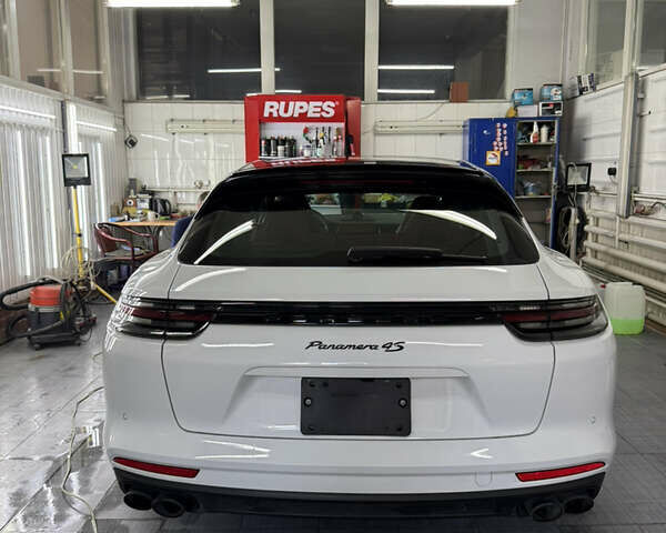 Белый Порше Panamera Sport Turismo, объемом двигателя 2.89 л и пробегом 48 тыс. км за 75000 $, фото 4 на Automoto.ua