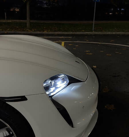 Білий Порше Тайкан, об'ємом двигуна 0 л та пробігом 99 тис. км за 70000 $, фото 18 на Automoto.ua