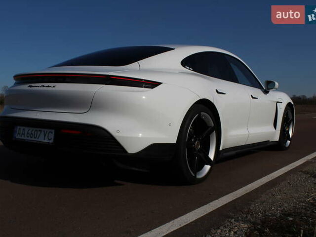 Белый Порше Тайкан, объемом двигателя 0 л и пробегом 68 тыс. км за 79700 $, фото 9 на Automoto.ua