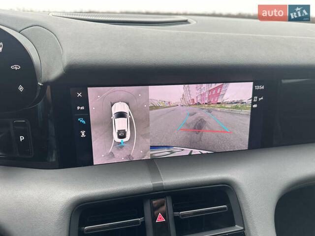 Белый Порше Тайкан, объемом двигателя 0 л и пробегом 52 тыс. км за 59900 $, фото 8 на Automoto.ua