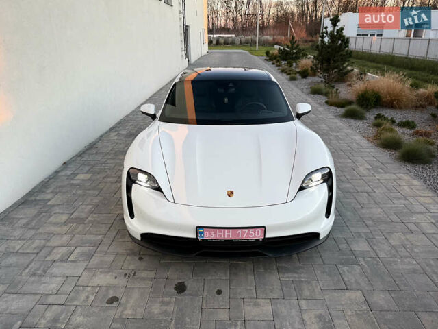 Белый Порше Тайкан, объемом двигателя 0 л и пробегом 100 тыс. км за 51800 $, фото 42 на Automoto.ua