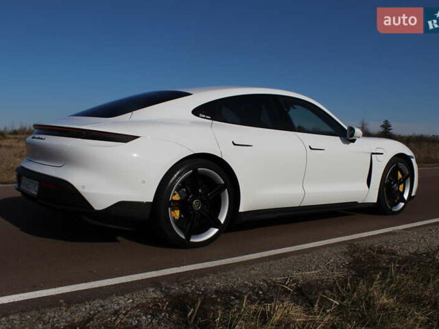 Белый Порше Тайкан, объемом двигателя 0 л и пробегом 68 тыс. км за 79700 $, фото 6 на Automoto.ua