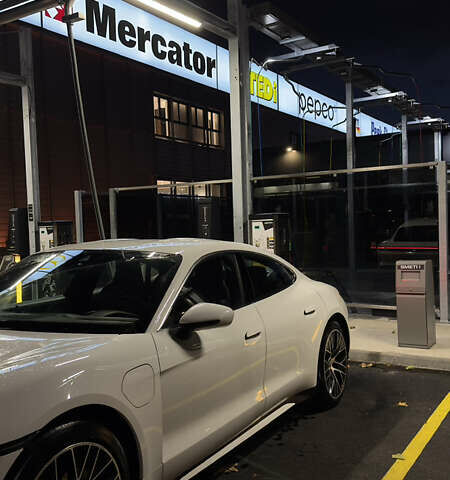 Білий Порше Тайкан, об'ємом двигуна 0 л та пробігом 99 тис. км за 70000 $, фото 2 на Automoto.ua