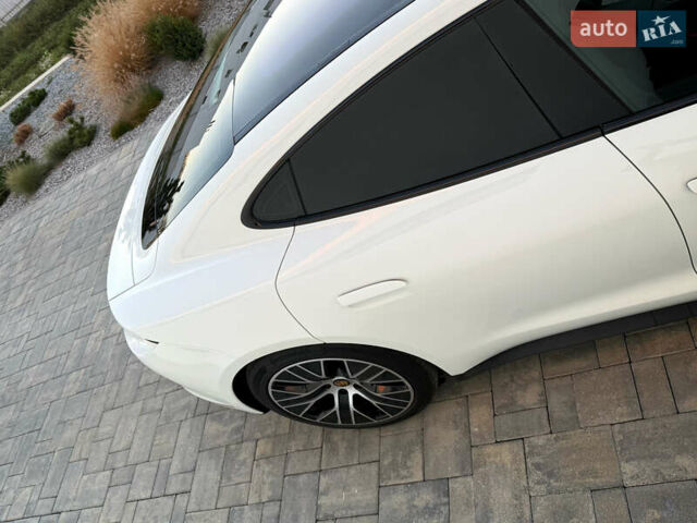 Белый Порше Тайкан, объемом двигателя 0 л и пробегом 100 тыс. км за 51800 $, фото 44 на Automoto.ua