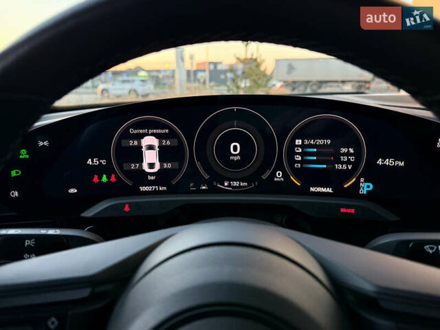 Белый Порше Тайкан, объемом двигателя 0 л и пробегом 100 тыс. км за 51800 $, фото 25 на Automoto.ua