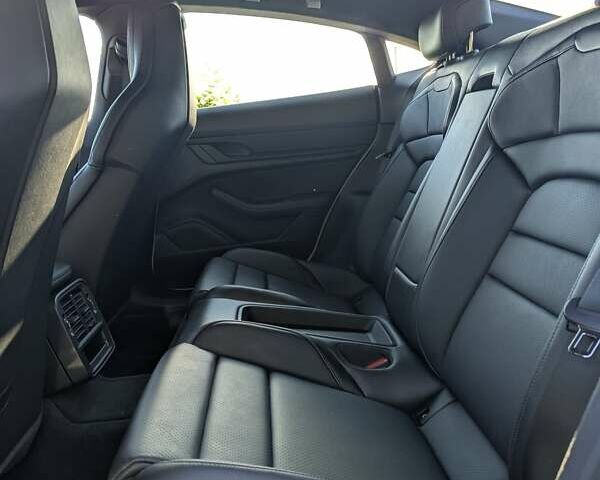 Белый Порше Тайкан, объемом двигателя 0 л и пробегом 77 тыс. км за 59000 $, фото 14 на Automoto.ua