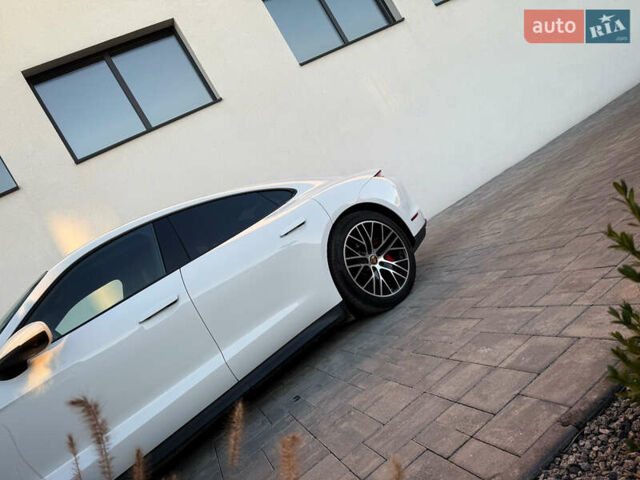 Белый Порше Тайкан, объемом двигателя 0 л и пробегом 100 тыс. км за 51800 $, фото 15 на Automoto.ua