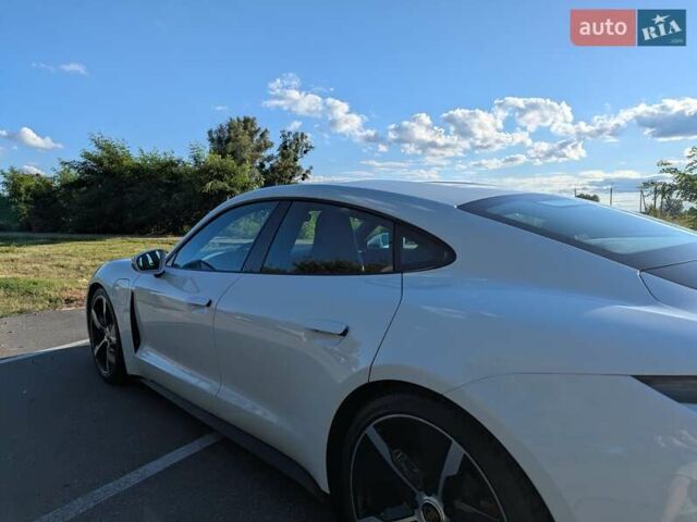 Белый Порше Тайкан, объемом двигателя 0 л и пробегом 77 тыс. км за 59000 $, фото 5 на Automoto.ua