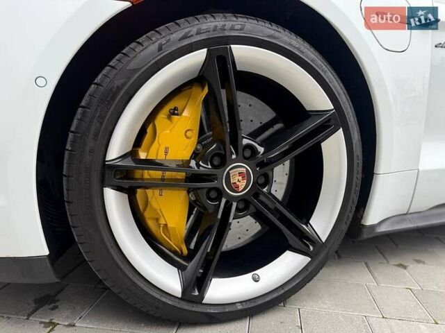 Білий Порше Тайкан, об'ємом двигуна 0 л та пробігом 43 тис. км за 71000 $, фото 12 на Automoto.ua