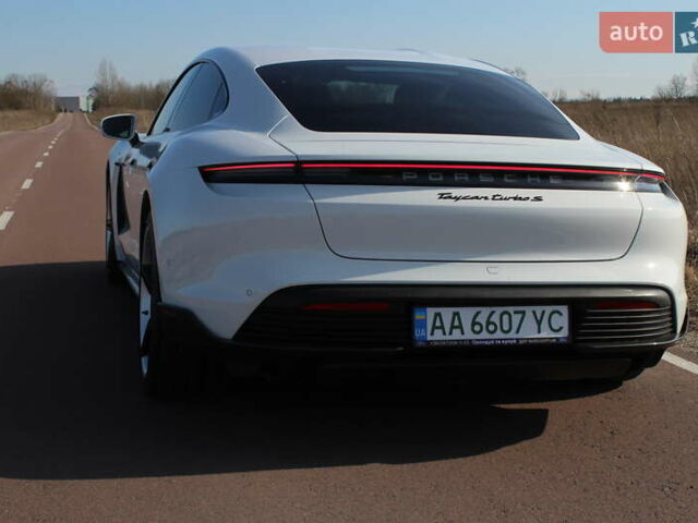 Белый Порше Тайкан, объемом двигателя 0 л и пробегом 68 тыс. км за 79700 $, фото 10 на Automoto.ua