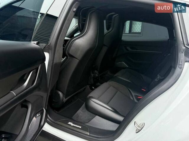 Білий Порше Тайкан, об'ємом двигуна 0 л та пробігом 43 тис. км за 71000 $, фото 15 на Automoto.ua