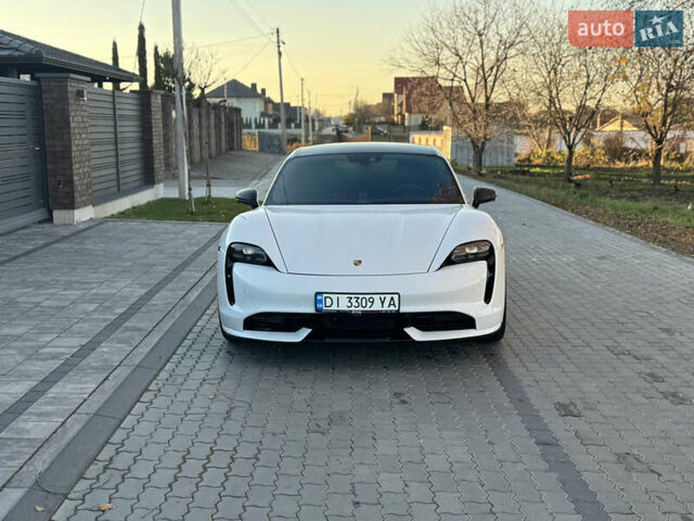 Белый Порше Тайкан, объемом двигателя 0 л и пробегом 42 тыс. км за 57900 $, фото 11 на Automoto.ua