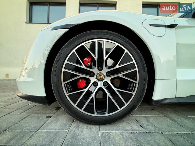 Белый Порше Тайкан, объемом двигателя 0 л и пробегом 100 тыс. км за 51800 $, фото 48 на Automoto.ua