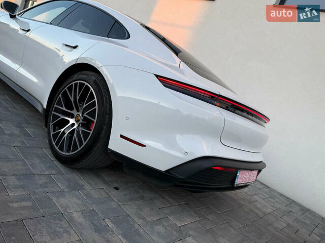 Белый Порше Тайкан, объемом двигателя 0 л и пробегом 100 тыс. км за 51800 $, фото 47 на Automoto.ua