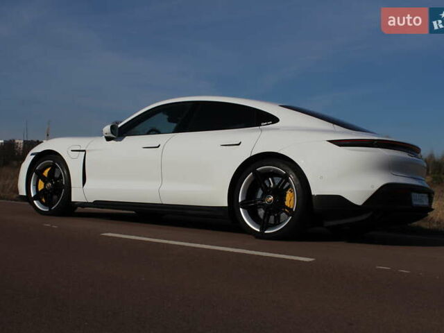 Белый Порше Тайкан, объемом двигателя 0 л и пробегом 68 тыс. км за 79700 $, фото 8 на Automoto.ua