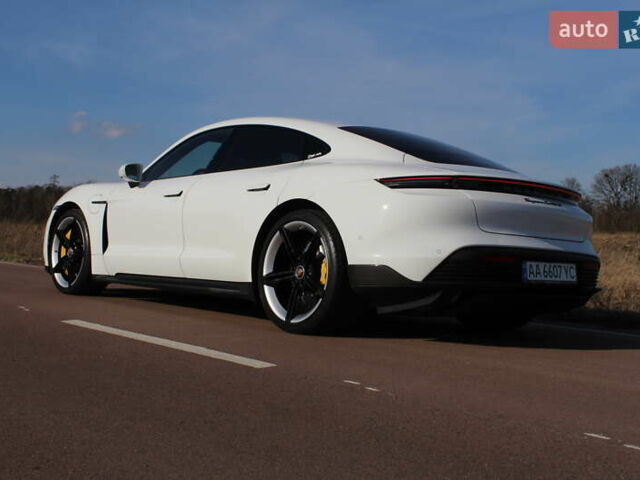 Белый Порше Тайкан, объемом двигателя 0 л и пробегом 68 тыс. км за 79700 $, фото 12 на Automoto.ua