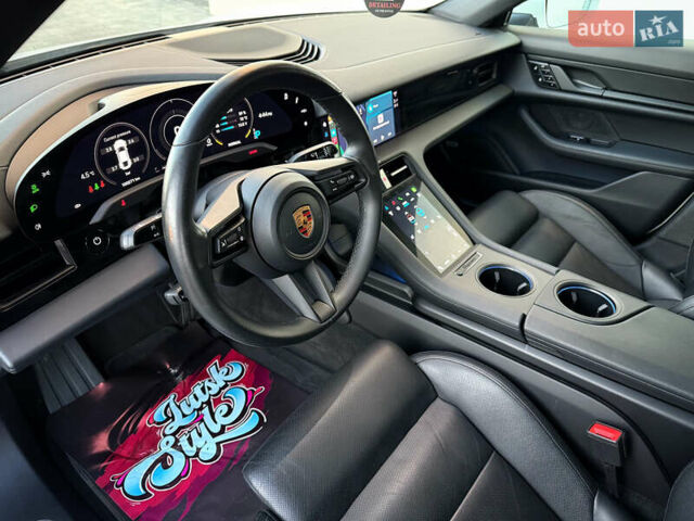 Белый Порше Тайкан, объемом двигателя 0 л и пробегом 100 тыс. км за 51800 $, фото 21 на Automoto.ua