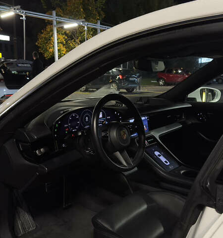 Білий Порше Тайкан, об'ємом двигуна 0 л та пробігом 99 тис. км за 70000 $, фото 6 на Automoto.ua