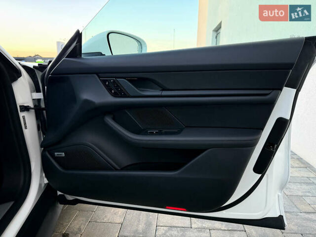 Белый Порше Тайкан, объемом двигателя 0 л и пробегом 100 тыс. км за 51800 $, фото 37 на Automoto.ua