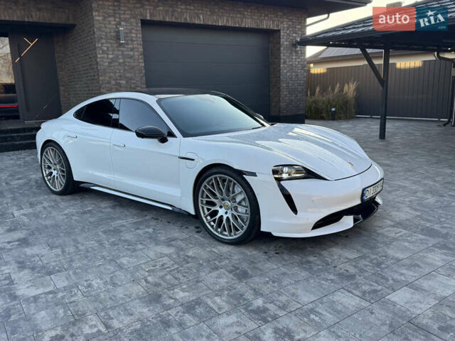 Белый Порше Тайкан, объемом двигателя 0 л и пробегом 42 тыс. км за 57900 $, фото 2 на Automoto.ua