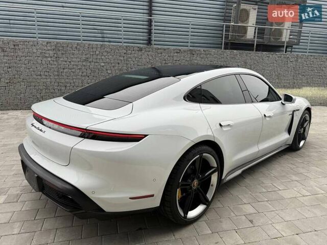 Білий Порше Тайкан, об'ємом двигуна 0 л та пробігом 43 тис. км за 71000 $, фото 9 на Automoto.ua