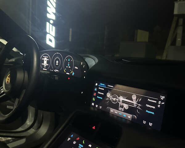 Белый Порше Тайкан, объемом двигателя 0 л и пробегом 79 тыс. км за 54500 $, фото 11 на Automoto.ua