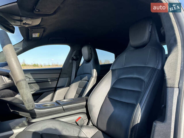 Порше Тайкан 2020 в Киеве на Automoto.ua Белый Порше Тайкан, объемом двигателя 0 л и пробегом 67 тыс. км за 81700 $, фото 22 на Automoto.ua
