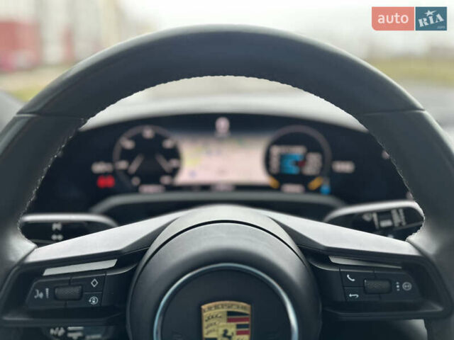 Белый Порше Тайкан, объемом двигателя 0 л и пробегом 52 тыс. км за 59900 $, фото 5 на Automoto.ua