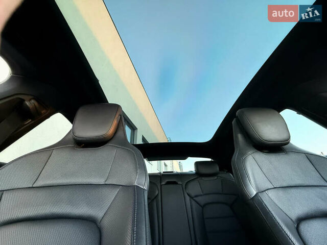 Белый Порше Тайкан, объемом двигателя 0 л и пробегом 100 тыс. км за 51800 $, фото 36 на Automoto.ua