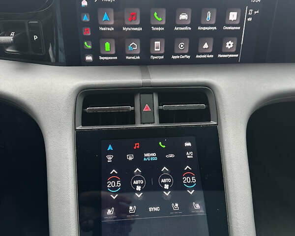 Белый Порше Тайкан, объемом двигателя 0 л и пробегом 52 тыс. км за 59900 $, фото 7 на Automoto.ua