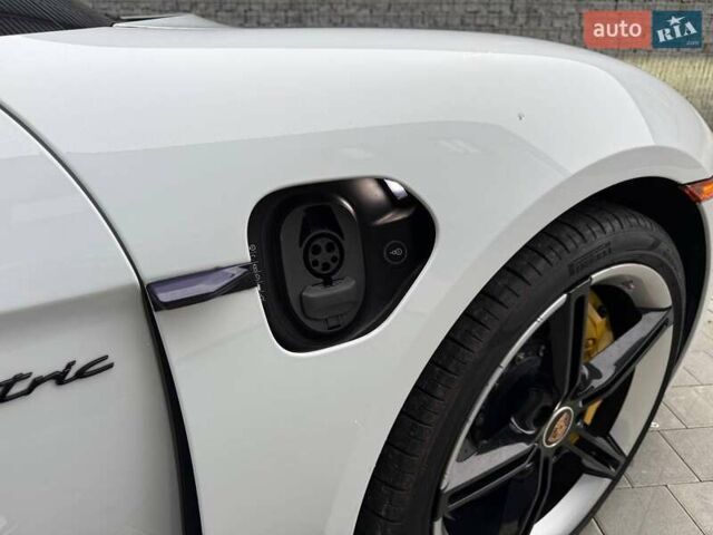 Білий Порше Тайкан, об'ємом двигуна 0 л та пробігом 43 тис. км за 71000 $, фото 13 на Automoto.ua