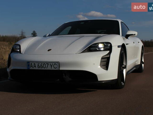 Белый Порше Тайкан, объемом двигателя 0 л и пробегом 68 тыс. км за 79700 $, фото 2 на Automoto.ua