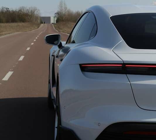 Белый Порше Тайкан, объемом двигателя 0 л и пробегом 68 тыс. км за 79700 $, фото 25 на Automoto.ua