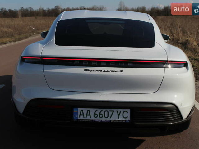 Белый Порше Тайкан, объемом двигателя 0 л и пробегом 68 тыс. км за 79700 $, фото 11 на Automoto.ua
