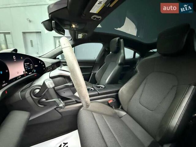 Білий Порше Тайкан, об'ємом двигуна 0 л та пробігом 43 тис. км за 71000 $, фото 16 на Automoto.ua