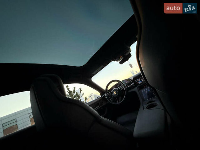 Белый Порше Тайкан, объемом двигателя 0 л и пробегом 100 тыс. км за 51800 $, фото 29 на Automoto.ua