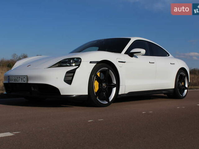 Белый Порше Тайкан, объемом двигателя 0 л и пробегом 68 тыс. км за 79700 $, фото 17 на Automoto.ua