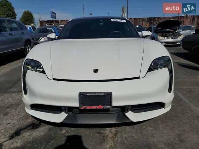 Белый Порше Тайкан, объемом двигателя 0 л и пробегом 23 тыс. км за 38000 $, фото 4 на Automoto.ua