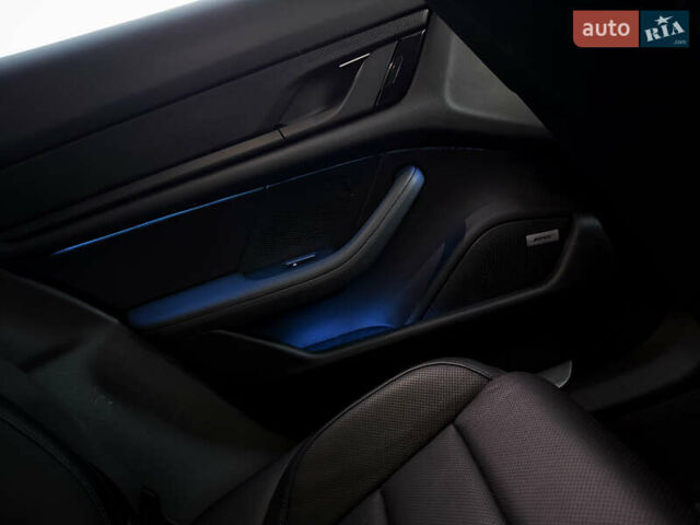 Белый Порше Тайкан, объемом двигателя 0 л и пробегом 100 тыс. км за 51800 $, фото 30 на Automoto.ua