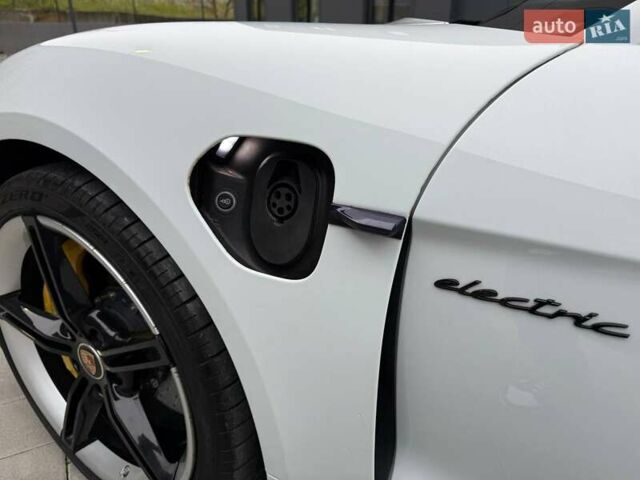 Білий Порше Тайкан, об'ємом двигуна 0 л та пробігом 43 тис. км за 71000 $, фото 4 на Automoto.ua