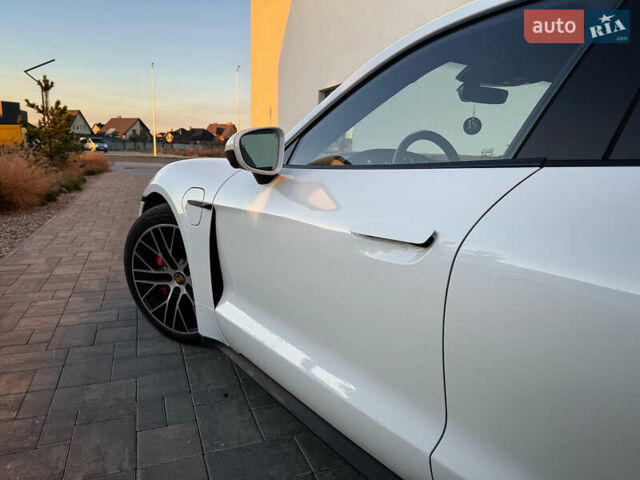 Белый Порше Тайкан, объемом двигателя 0 л и пробегом 100 тыс. км за 51800 $, фото 13 на Automoto.ua