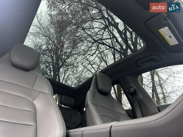 Белый Порше Тайкан, объемом двигателя 0 л и пробегом 52 тыс. км за 59900 $, фото 9 на Automoto.ua