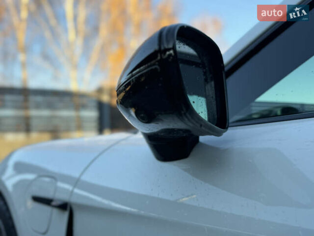 Белый Порше Тайкан, объемом двигателя 0 л и пробегом 42 тыс. км за 57900 $, фото 6 на Automoto.ua