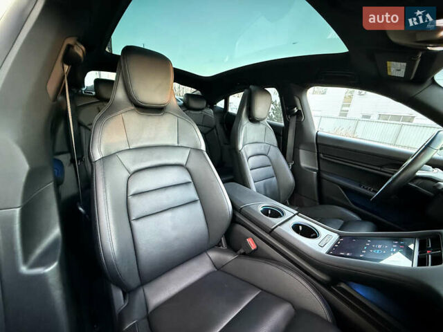 Белый Порше Тайкан, объемом двигателя 0 л и пробегом 100 тыс. км за 51800 $, фото 35 на Automoto.ua