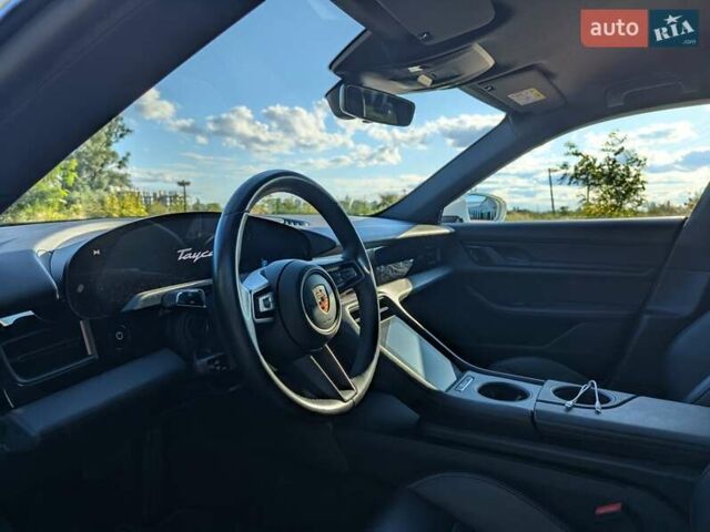 Белый Порше Тайкан, объемом двигателя 0 л и пробегом 77 тыс. км за 59000 $, фото 10 на Automoto.ua