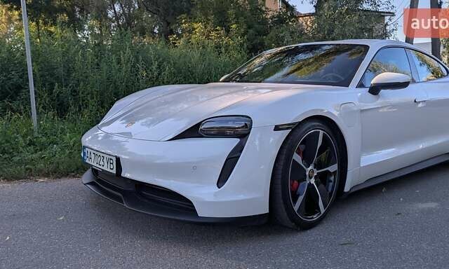Белый Порше Тайкан, объемом двигателя 0 л и пробегом 77 тыс. км за 59000 $, фото 1 на Automoto.ua