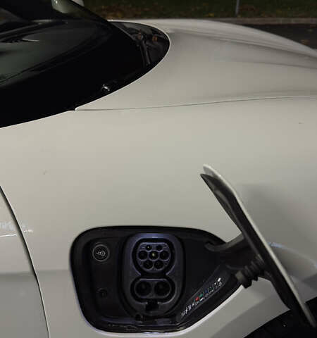 Білий Порше Тайкан, об'ємом двигуна 0 л та пробігом 99 тис. км за 70000 $, фото 16 на Automoto.ua