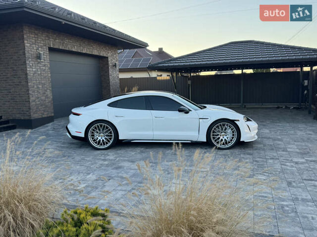 Белый Порше Тайкан, объемом двигателя 0 л и пробегом 42 тыс. км за 57900 $, фото 3 на Automoto.ua
